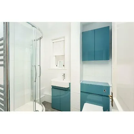In Quiet, City Centre, Historic Building Apartamento